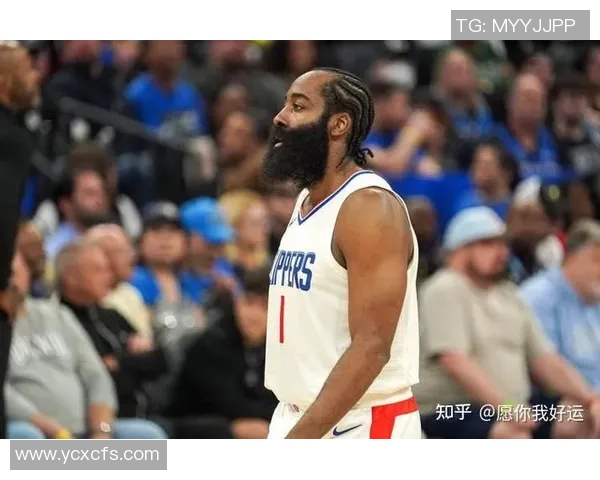 足球巨星华丽变装秀场展现赛场外别样风采魅力